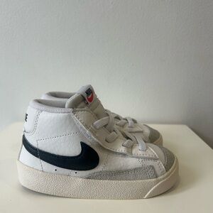 size 7C Nike blazer